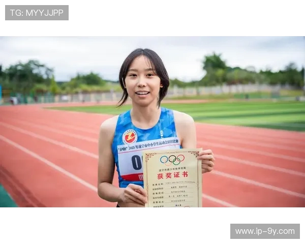 川大足球队荣获贡嘎杯冠军 展现青春风采与拼搏精神