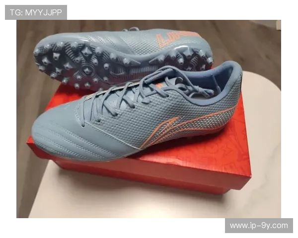 深度解析哎呦呦足球鞋性能与真实球友穿着体验优缺点全面揭秘